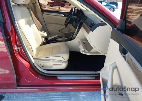 2018 Volkswagen Passat 2.0T Se z USA, uszkodzony, nr VIN 1VWBA7A3XJC034418